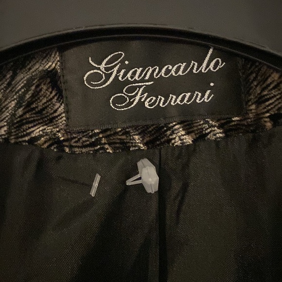 Giancarlo Ferrari faux fur black and gray
jacket. Zipper front. Preowned - Picture 2 of 5